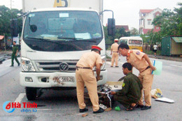 Chở cháu đi khám, ông bà bị TNGT cùng nhập viện