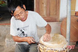 “Trống da bò, chang mít, nịt song”