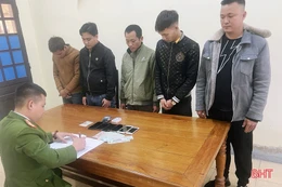 Bắt 5 đối tượng “đánh liêng” ăn tiền