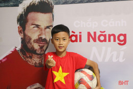 Cậu bé Hà Tĩnh tâng bóng hơn 2.800 lần khiến David Beckham kinh ngạc