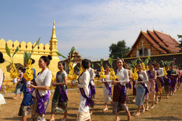 Người Lào vui hội That Luang