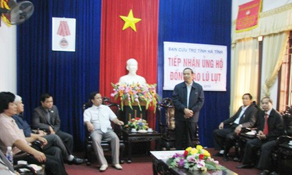 Bí thư Tỉnh ủy Hà Tĩnh Nguyễn Thanh Bình nói chuyện với đoàn cộng đồng người Việt ở Nga