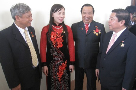 Lãnh đạo tỉnh Hà Tĩnh gặp gỡ các điển hình tiên tiến