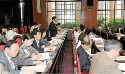 Các đại biểu QH thảo luận tại hội trường