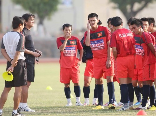 Ông Hùng dặn dò kỹ các học trò