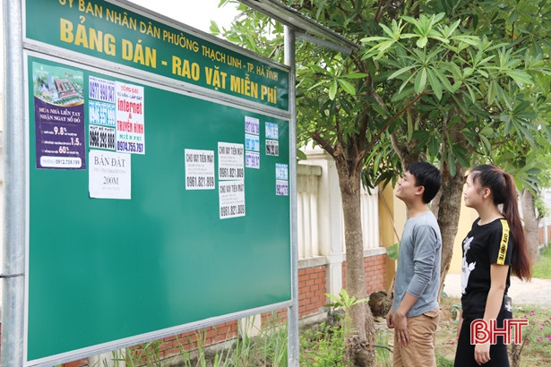 Không lẽ “bó tay” với nạn quảng cáo, rao vặt làm “xấu” phố phường Hà Tĩnh?!