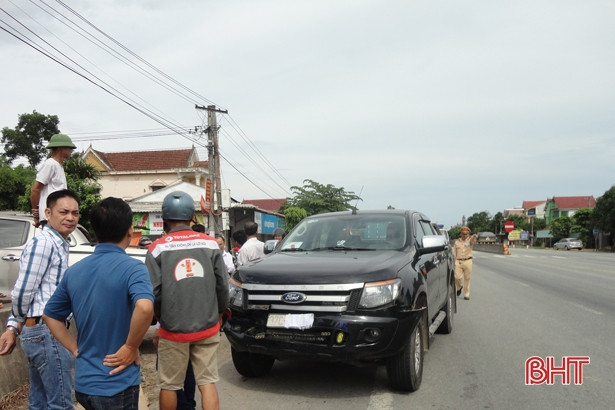 Tông xe liên hoàn trên QL 1A, một phụ nữ bị thương nặng