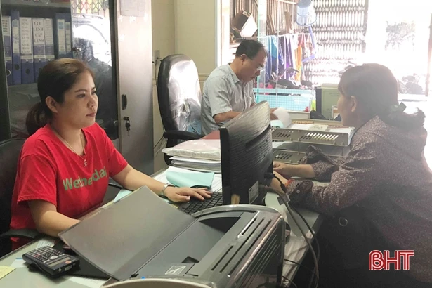 Nhiều cơ sở cho thuê xe du lịch “dài cổ”... chờ khách!