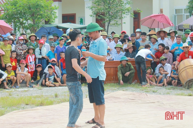 Sôi động sới vật Thuần Thiện mừng ngày Quốc khánh
