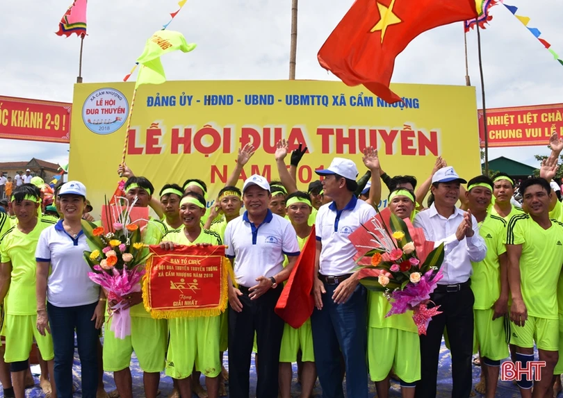 Vui như lễ hội đua thuyền mừng Quốc khánh!