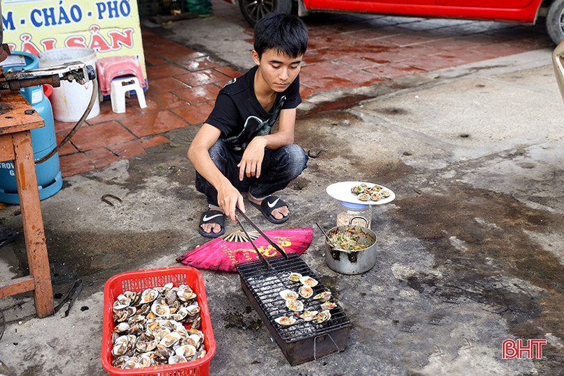 Biển Hà Tĩnh tấp nập du khách đến nghỉ lễ Quốc khánh