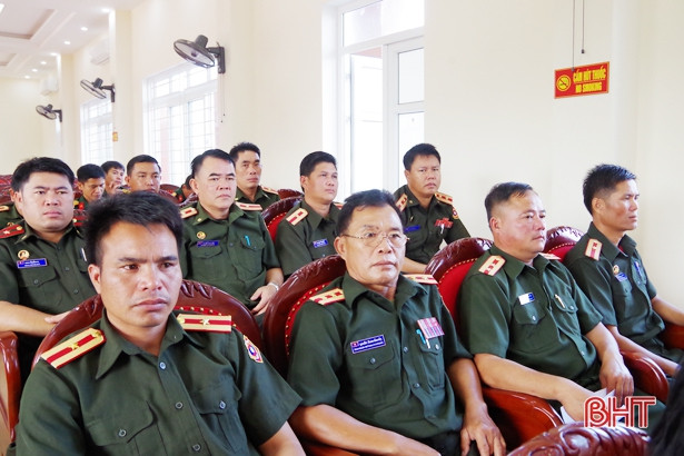 Hà Tĩnh hướng dẫn cán bộ Lào nhận diện diễn biến hòa bình, vũ khí hiện đại