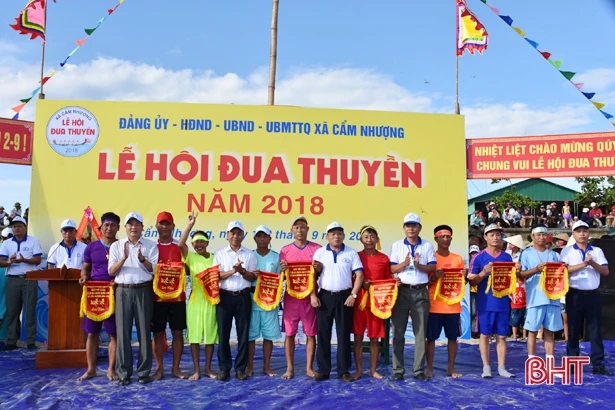 Náo nức lễ hội đua thuyền Cẩm Nhượng chào mừng Quốc khánh 2/9