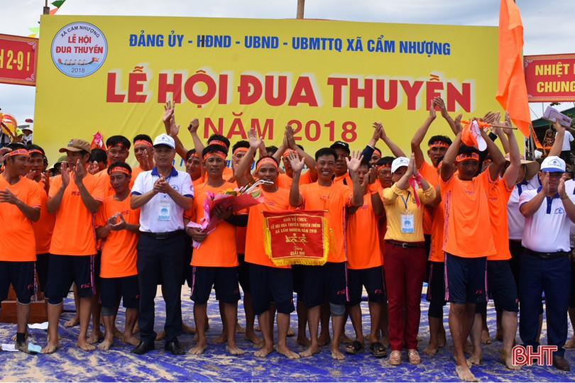 Vui như lễ hội đua thuyền mừng Quốc khánh!