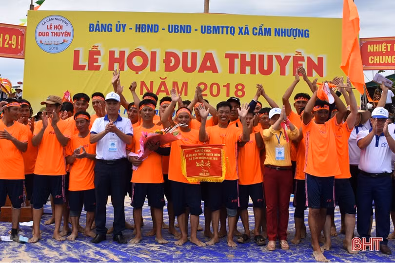 Vui như lễ hội đua thuyền mừng Quốc khánh!