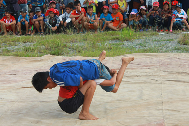 Sôi động sới vật Thuần Thiện mừng ngày Quốc khánh