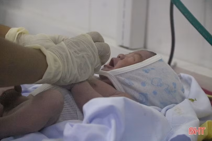 Em bé Hà Tĩnh sinh ngày 2/9 được đặt tên Quốc Khánh