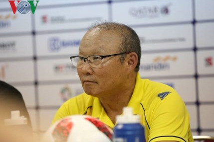 Thầy Park bức xúc vì bị giả mạo Facebook và các “HLV bàn phím”