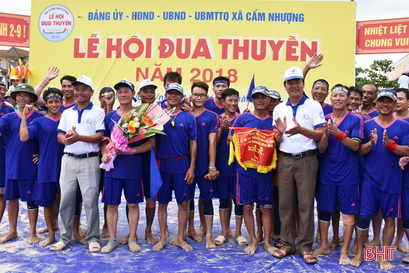 Vui như lễ hội đua thuyền mừng Quốc khánh!