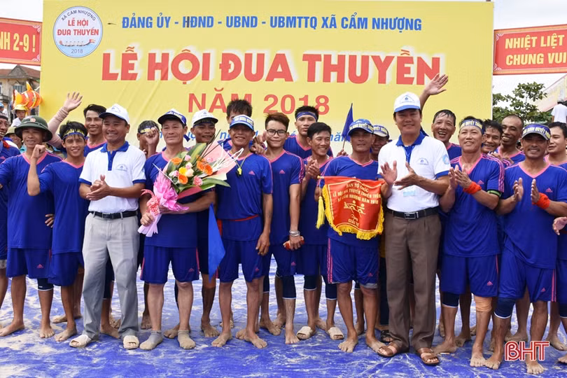 Vui như lễ hội đua thuyền mừng Quốc khánh!