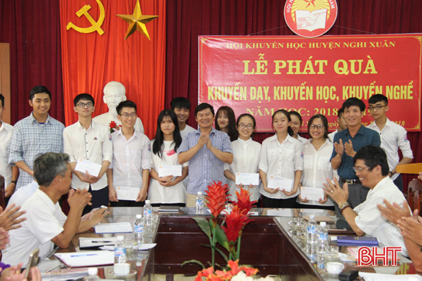 Hơn 115 triệu đồng hỗ trợ GV, HS khó khăn ở Nghi Xuân