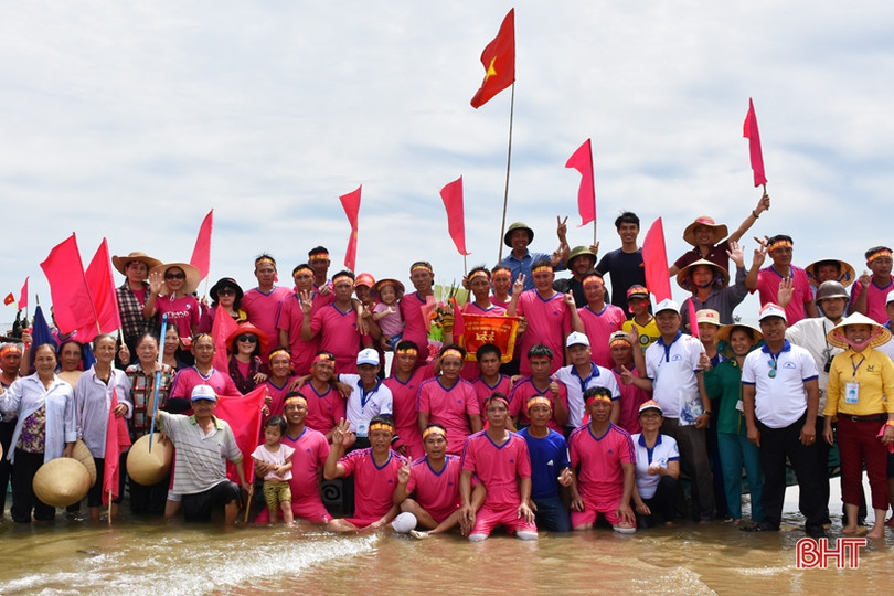 Vui như lễ hội đua thuyền mừng Quốc khánh!