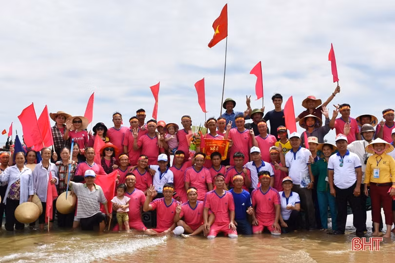 Vui như lễ hội đua thuyền mừng Quốc khánh!