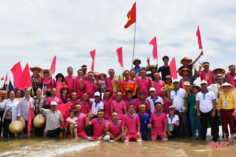 Vui như lễ hội đua thuyền mừng Quốc khánh!