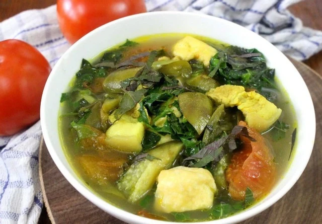 Canh cà tím nấu thịt ba chỉ, món dân dã mà ngon