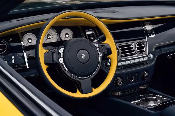 Rolls-Royce Dawn Black Badge màu vàng cực đẹp của Phó Chủ tịch Google