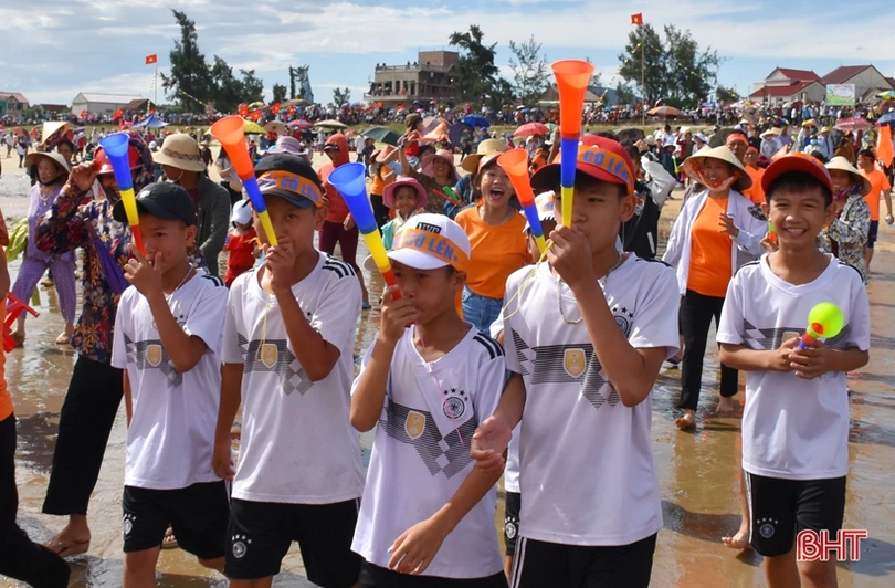 Vui như lễ hội đua thuyền mừng Quốc khánh!