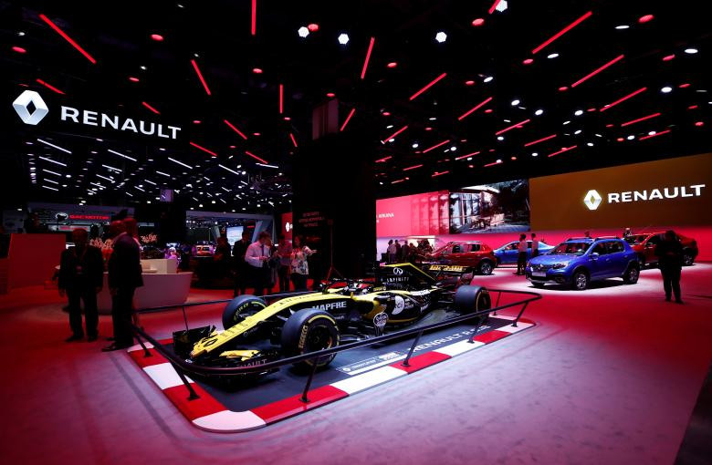 Những bóng hồng khoe sắc tại triển lãm ôtô quốc tế Moscow 2018