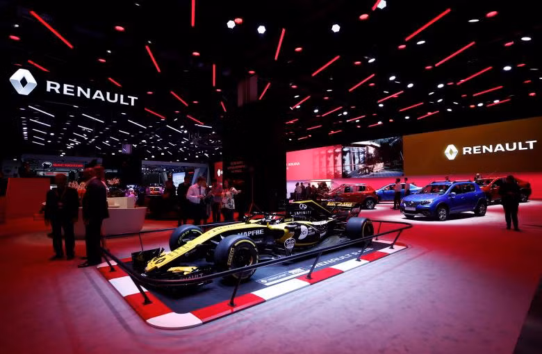 Những bóng hồng khoe sắc tại triển lãm ôtô quốc tế Moscow 2018