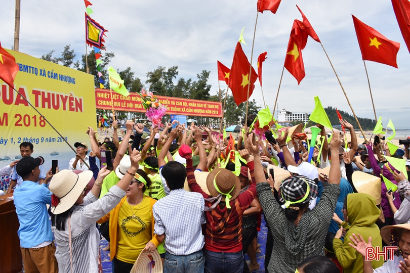 Vui như lễ hội đua thuyền mừng Quốc khánh!