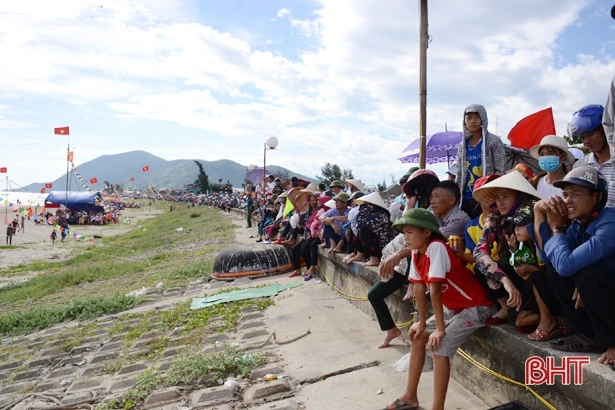 Náo nức lễ hội đua thuyền Cẩm Nhượng chào mừng Quốc khánh 2/9