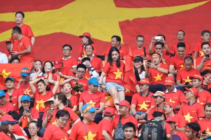 Tình yêu bóng đá và khát vọng Việt Nam