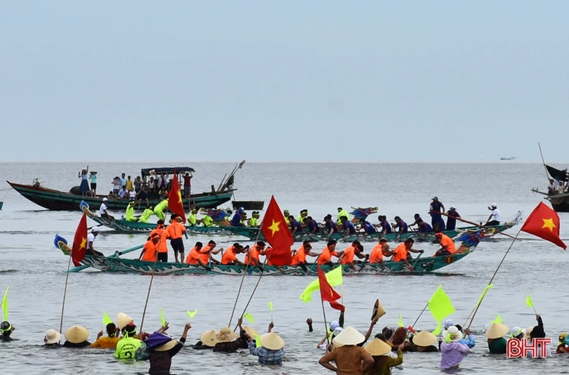Vui như lễ hội đua thuyền mừng Quốc khánh!