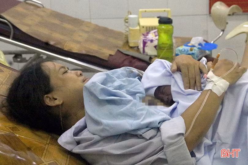 Em bé Hà Tĩnh sinh ngày 2/9 được đặt tên Quốc Khánh