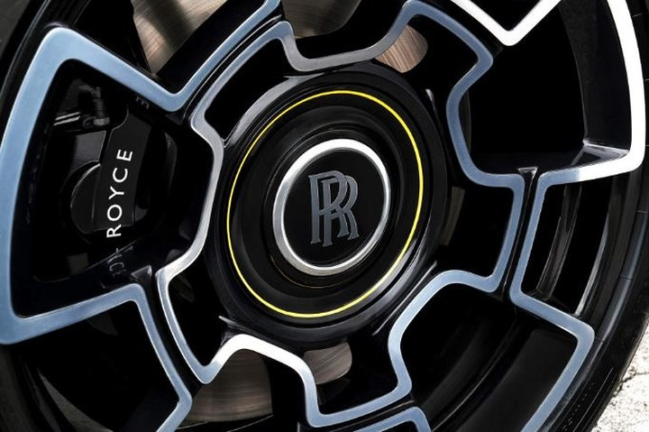 Rolls-Royce Dawn Black Badge màu vàng cực đẹp của Phó Chủ tịch Google