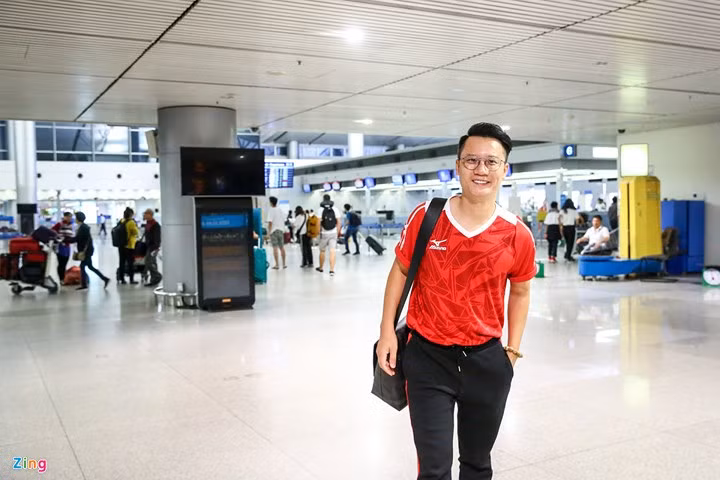 Người hâm mộ ùn ùn đi “tiếp lửa” cho Olympic Việt Nam