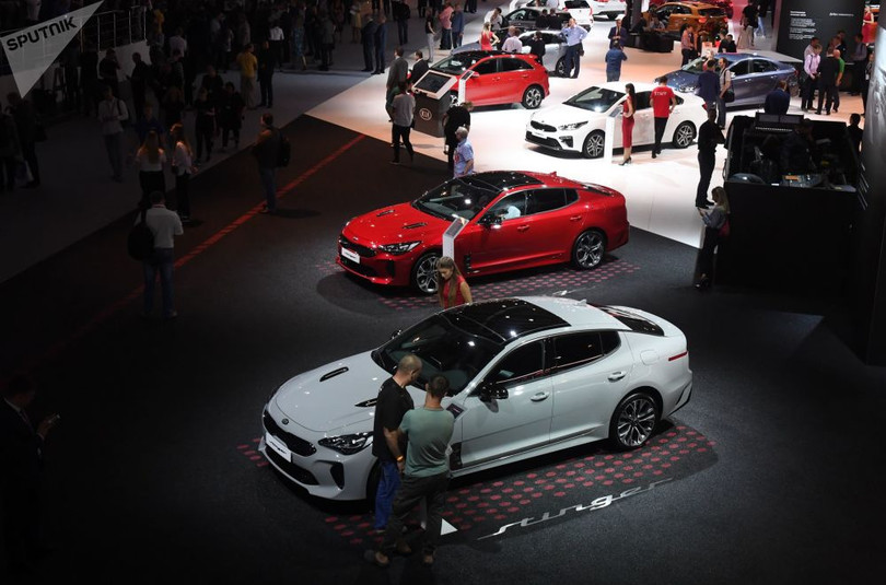 Những bóng hồng khoe sắc tại triển lãm ôtô quốc tế Moscow 2018