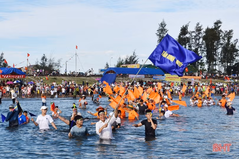 Vui như lễ hội đua thuyền mừng Quốc khánh!