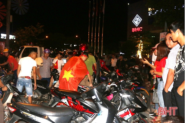 Xử phạt 30 trường hợp “mượn danh” cổ vũ bóng đá gây mất ANTT