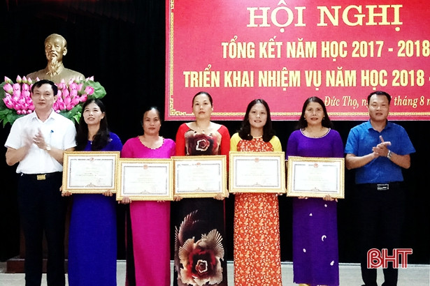 Đức Thọ khen thưởng học sinh giỏi quốc gia, đỗ đại học điểm cao