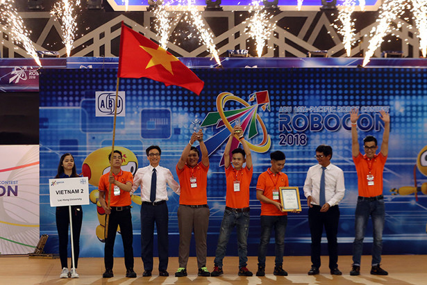 Việt Nam vô địch ABU Robocon 2018