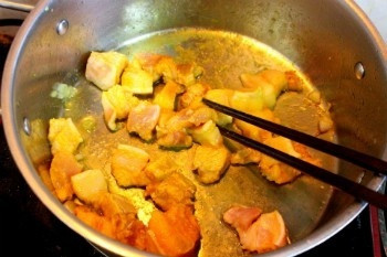 Canh cà tím nấu thịt ba chỉ, món dân dã mà ngon