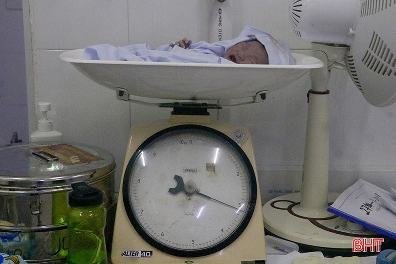 Em bé Hà Tĩnh sinh ngày 2/9 được đặt tên Quốc Khánh