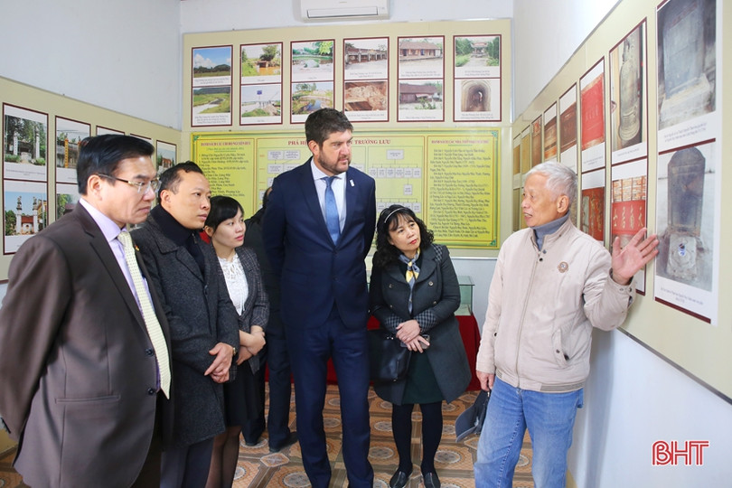 Đoàn công tác UNESCO tham quan làng cổ Trường Lưu - Hà Tĩnh