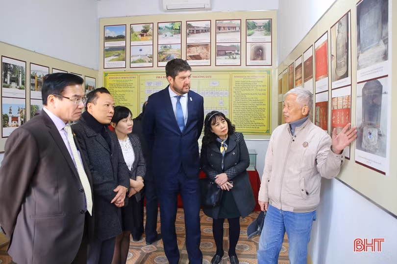 Đoàn công tác UNESCO tham quan làng cổ Trường Lưu - Hà Tĩnh