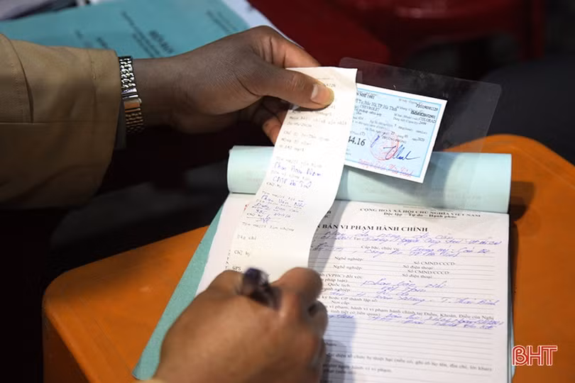 CSGT Hà Tĩnh ứng phó ra sao khi có người lập nhóm báo chốt đo nồng độ cồn?